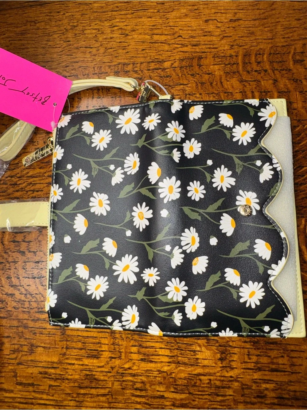 NWT Betsey Johnson XOPIXIE Daisy Bifold Wristlet Wallet